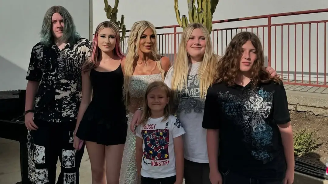 instagram/@torispelling