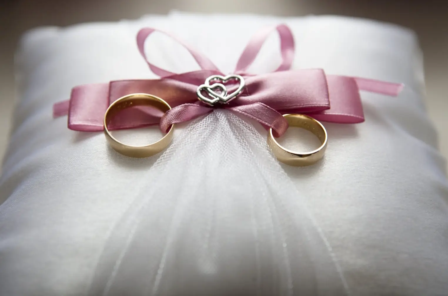 A set of wedding rings.