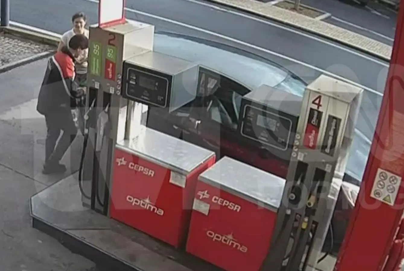 CCTV footage reportedly captured the family after they crossed into Portugal (CNN Portugal)