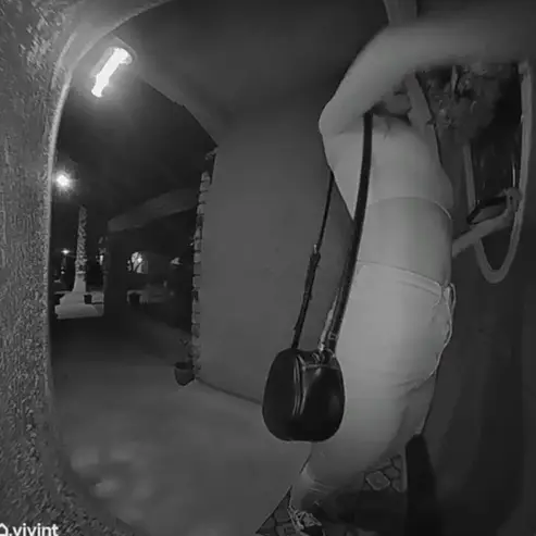 After he drove off before she got inside, Jade mutters that she would be ghosting the man.