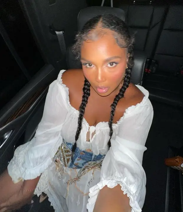 Fans cannot believe her weight loss (Instagram/lizzobeeating)