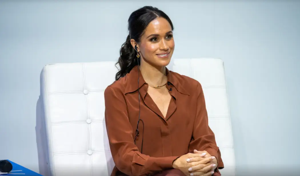 People say a laugh track was added (Diego Cuevas/Getty Images)