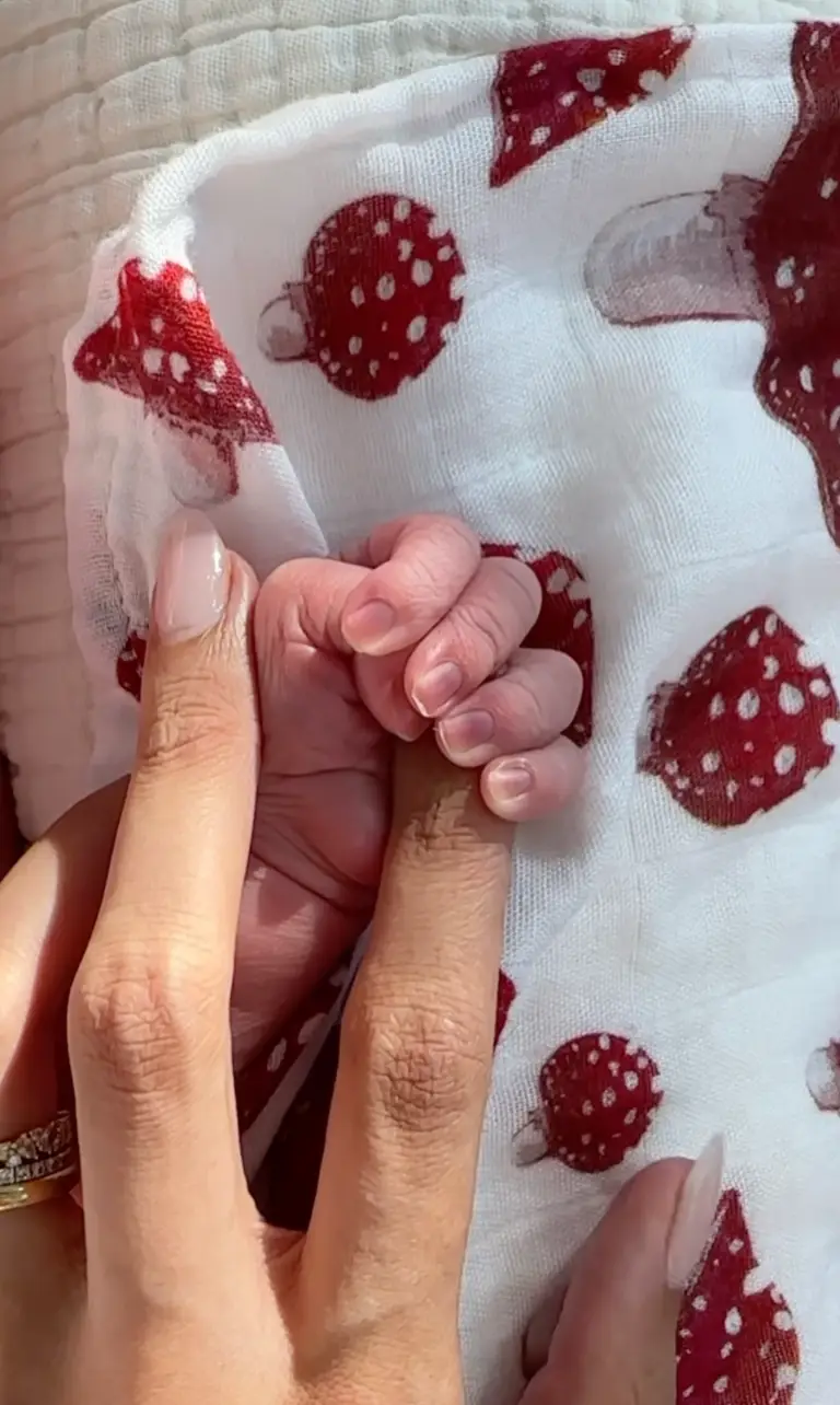 Nara and Lucky have welcomed a beautiful baby girl. (Instagram/@naraaziza)