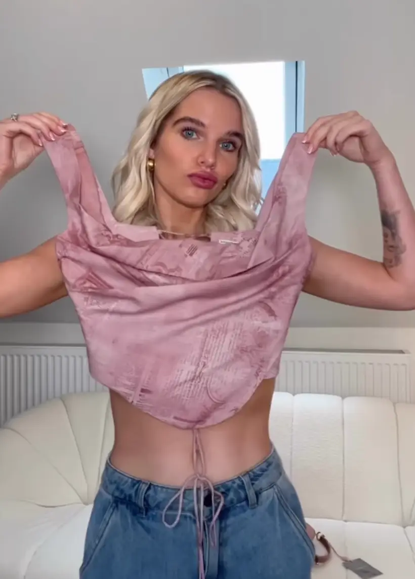 Some of Helen's followers had something to say about her oufit.