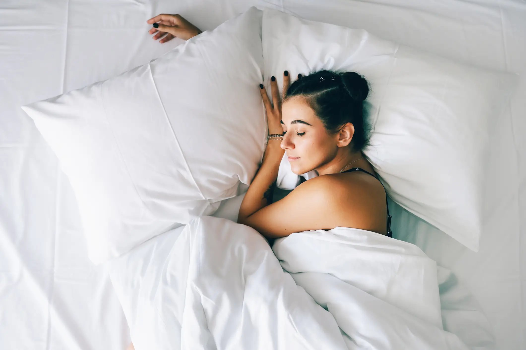 It's best to avoid blue light and certain supplements before sleep (Getty Stock Photo)