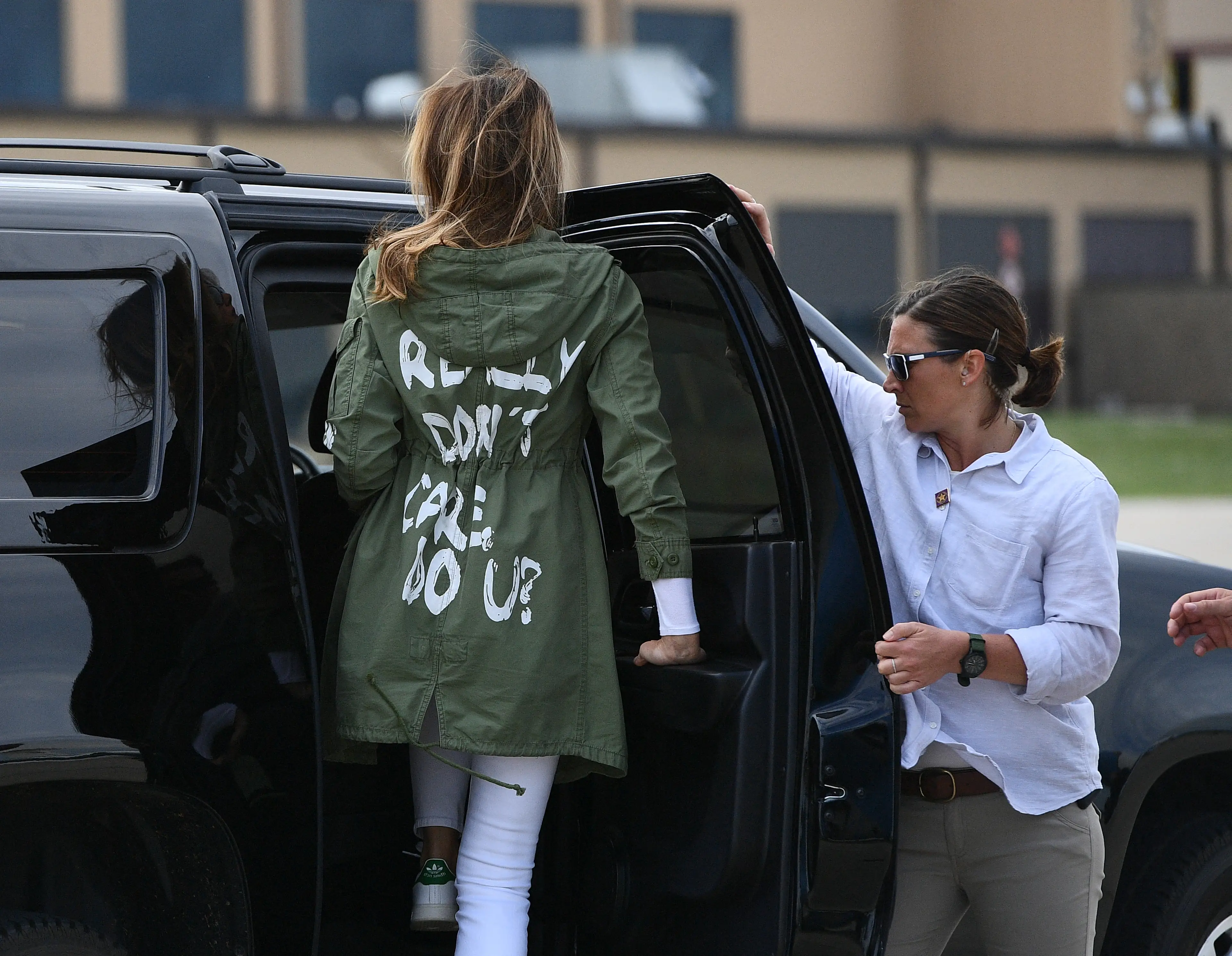 Melania Trump ruffled feathers with this choice of jacket when arriving and leaving a children's centre (MANDEL NGAN/AFP via Getty Images)