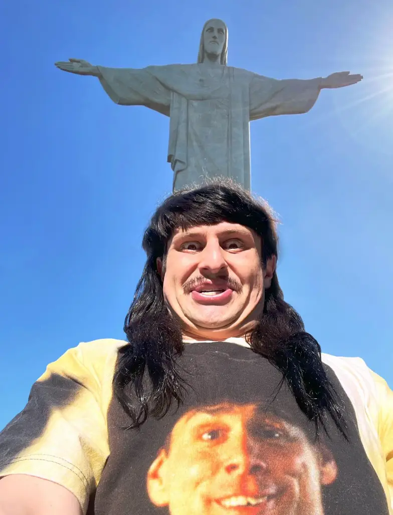 The singer died while touring Brazil (Instagram/@olivertree)