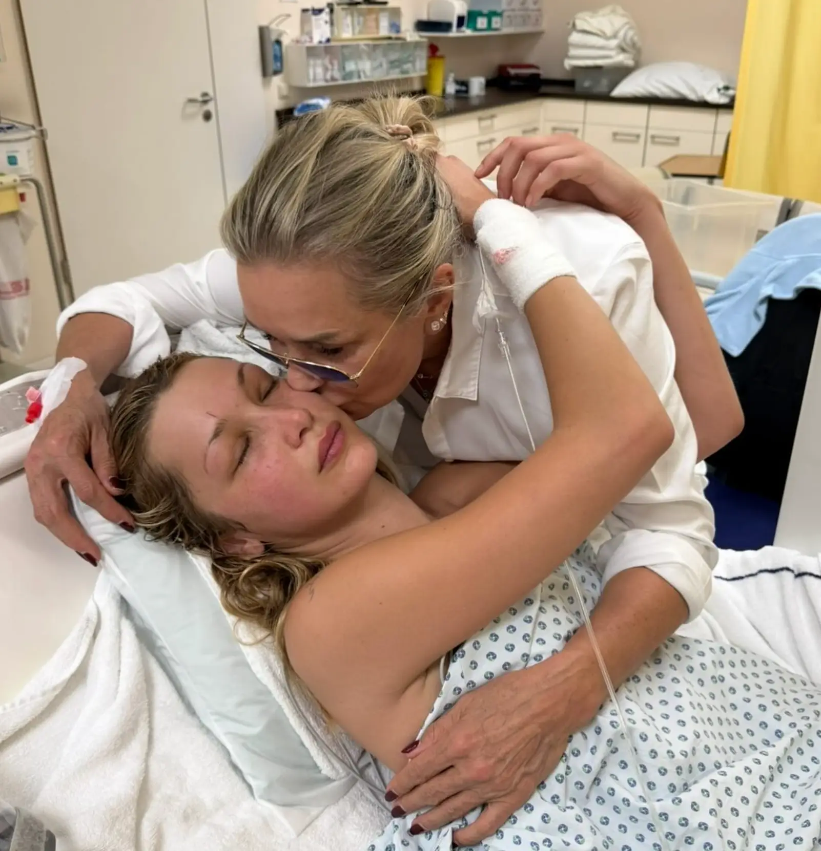 Bella Hadid has opened up on how her Lyme disease diagnosis affected her ability to work (Instagram/yolanda.hadid)