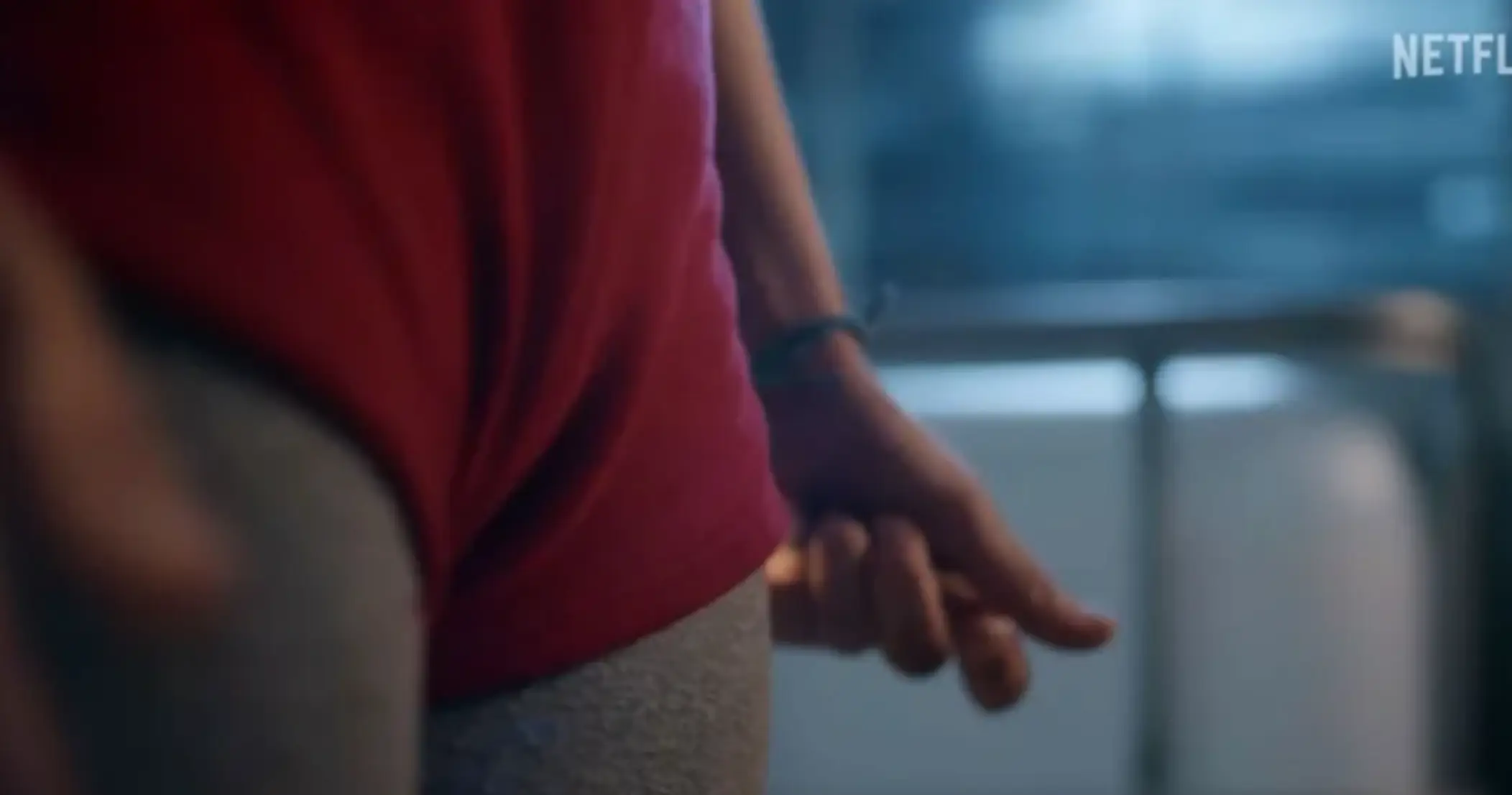 The shorts over sweats look was seen in the trailer (NETFLIX)