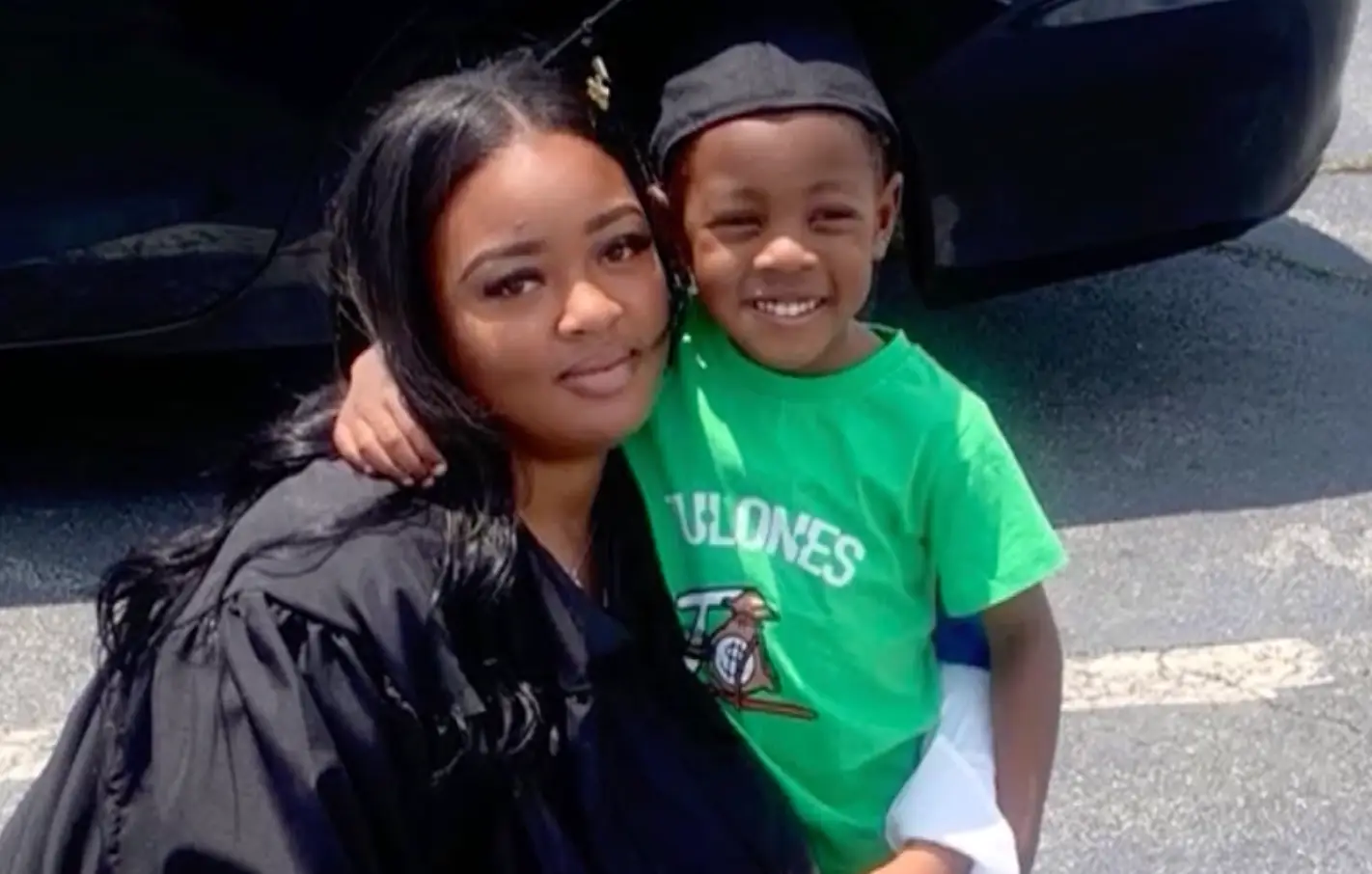 Adriana Smith was nine weeks pregnant when she suddenly fell ill (WXIA)