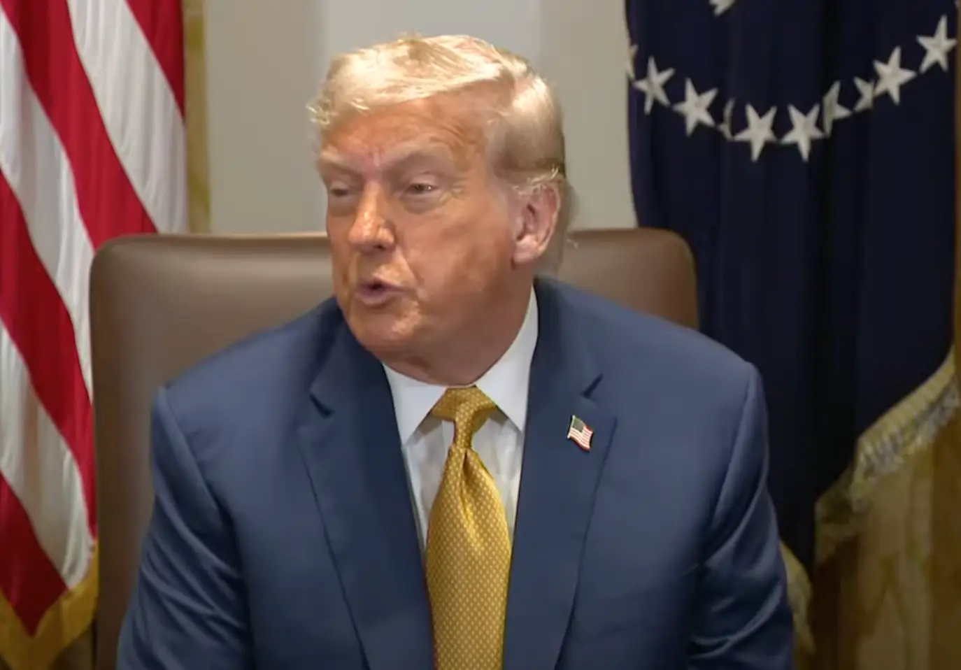 Donald Trump shut down a reporter who asked a series of questions about Jeffrey Epstein (Fox News)
