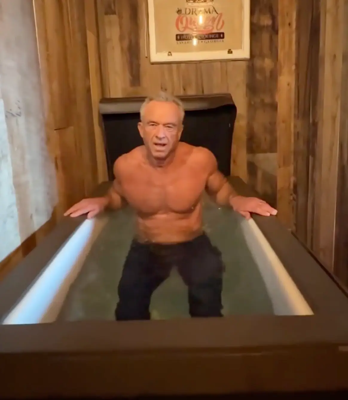 People have been left baffled by the outfit choice (X/SecKennedy)