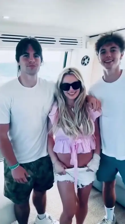 Britney seems happier with her sons by her side (instagram/britneyspears)