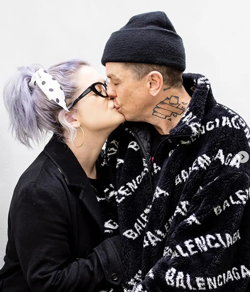 Kelly and Sid are expecting their first child.