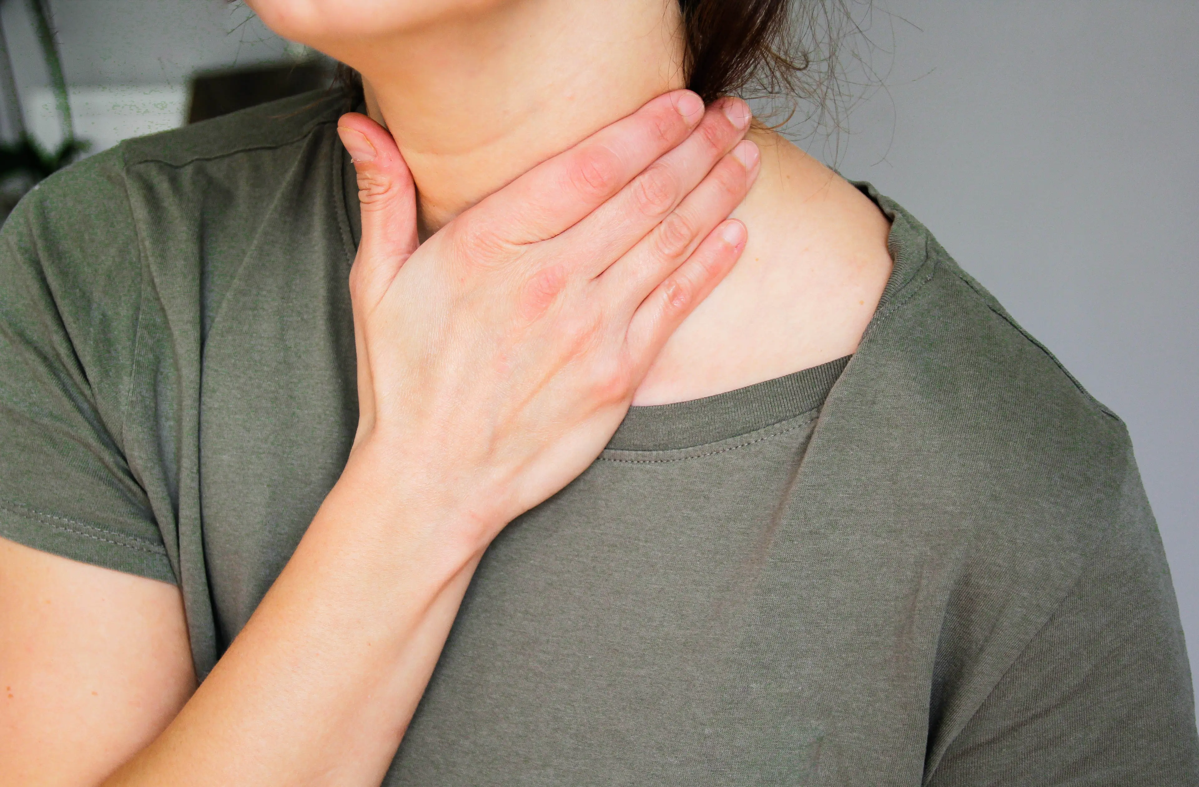 Women are reportedly more likely to experience neck pain (Getty Stock Image)