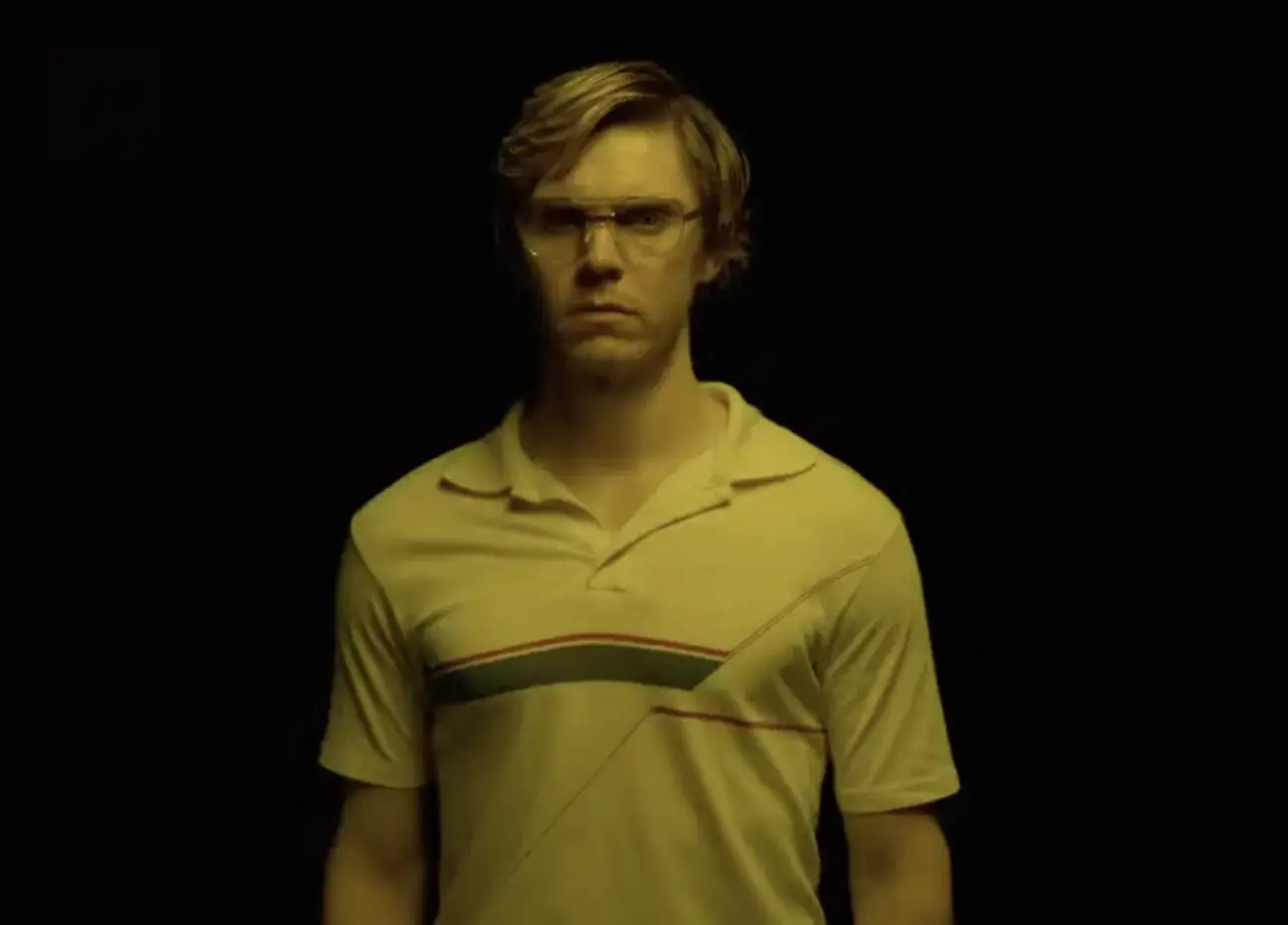 Evan Peters plays Jeffrey Dahmer.