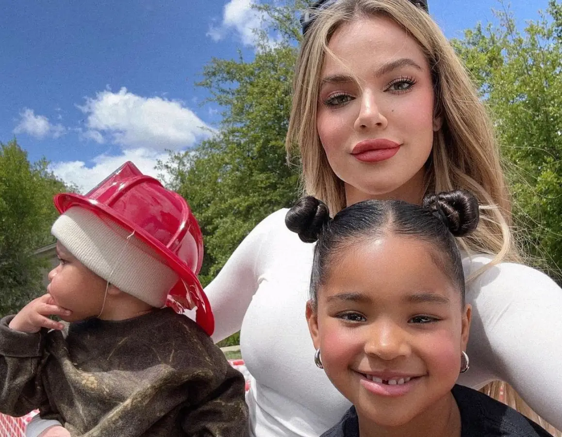 Khloé Kardashian with True and Tatum.