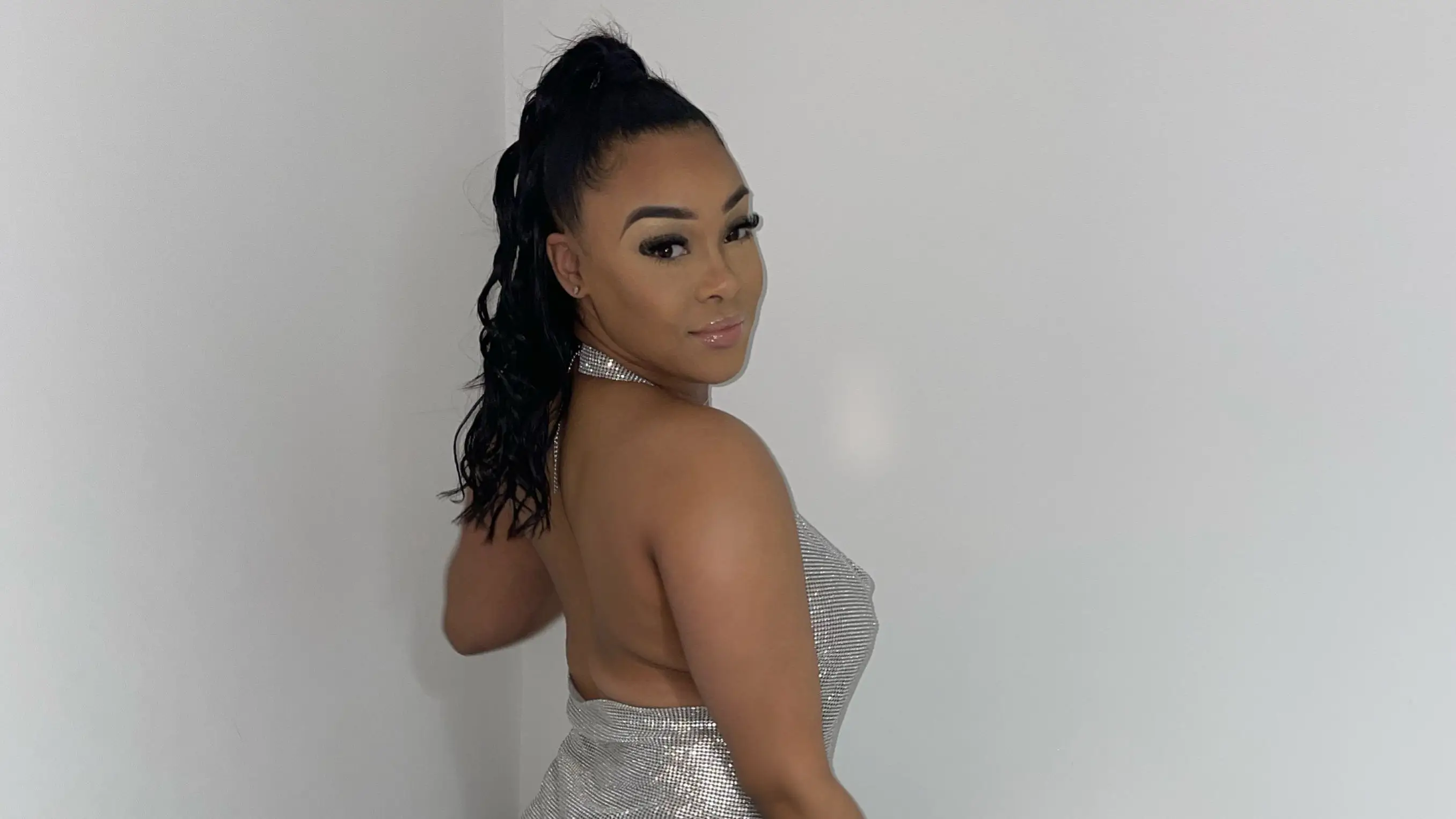 Size 10 Woman Is 'Fat Shamed' By Retailer After £75 Dress 'Falls Apart' On New Year's Eve