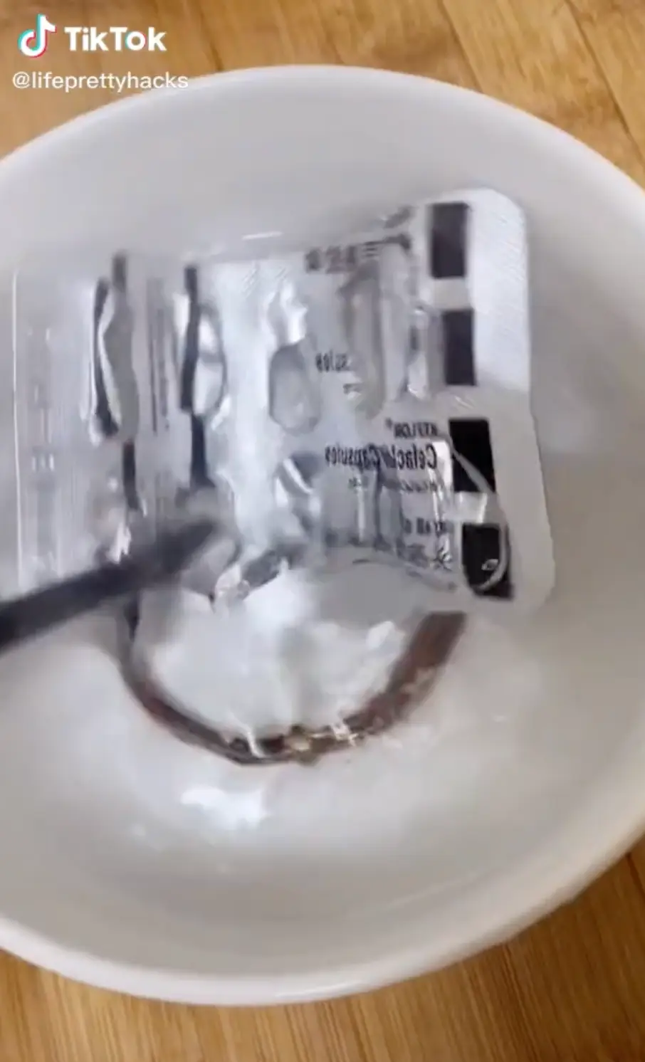 Aluminium acts as the main ingredient for a chemical reaction. (