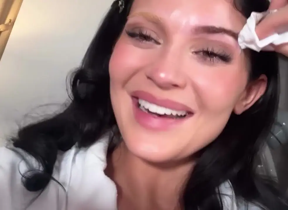 Kylie laughed as her team tried to reverse the look (Instagram Stories/kyliejenner)