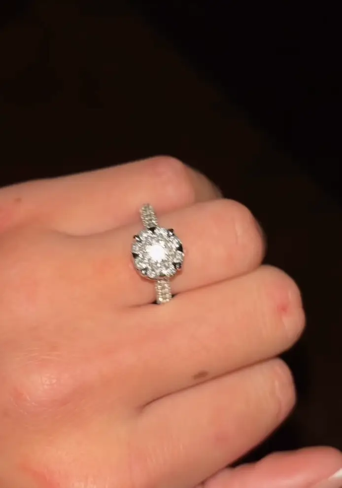 The teen showed off her almighty engagement ring (Instagram/@venezuelafuryofficial)