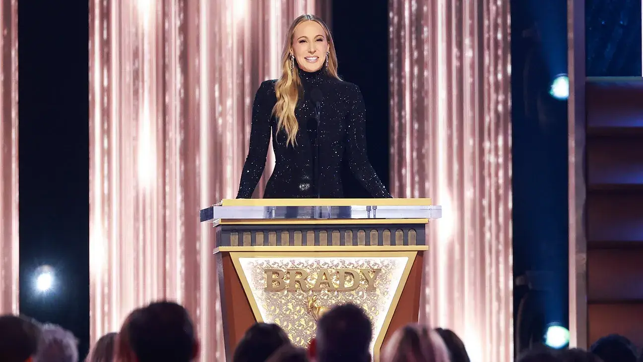 Nikki Glaser said the booing 'just caught on too much'. (Netflix)