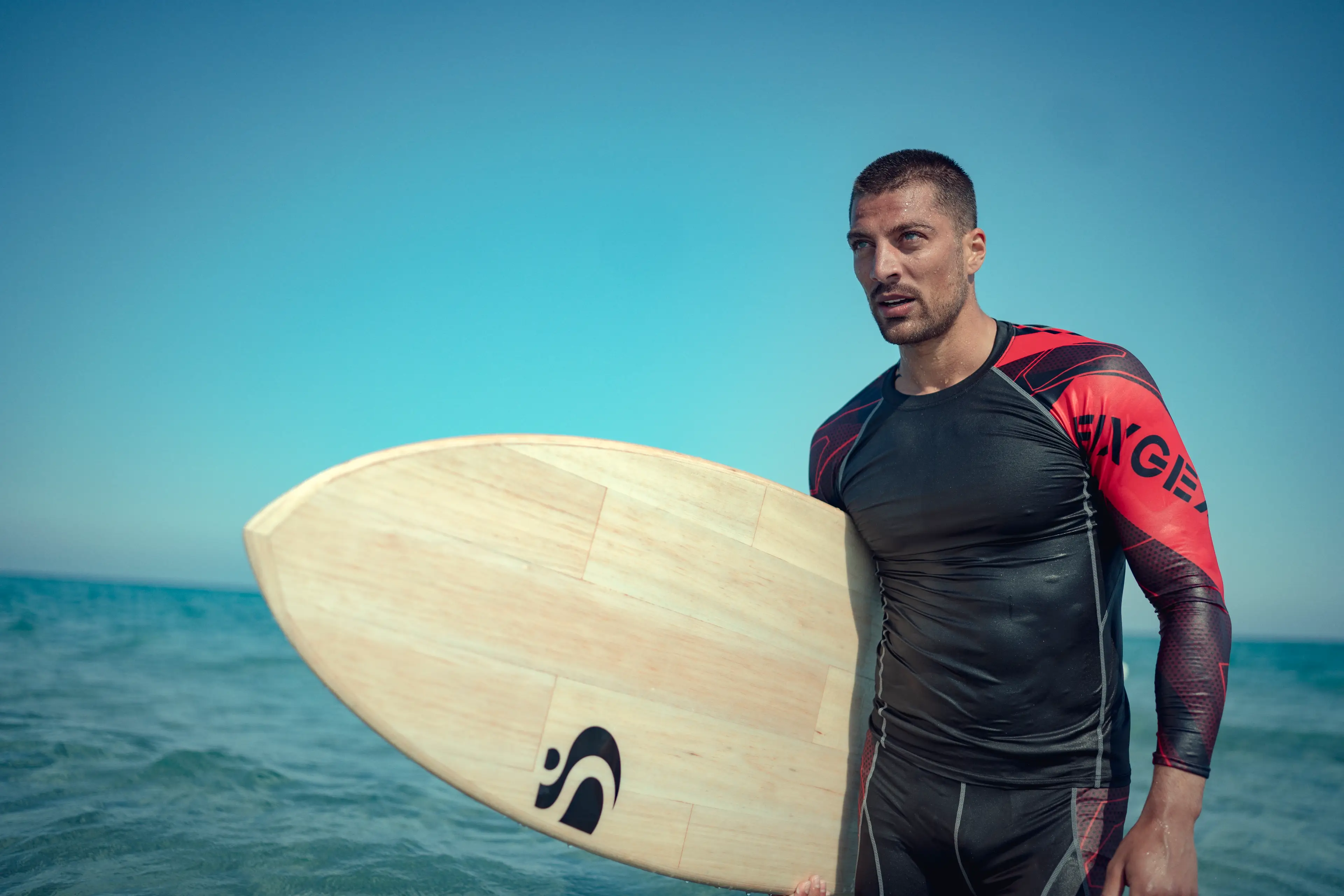 Laura falls in love with Nacho. (