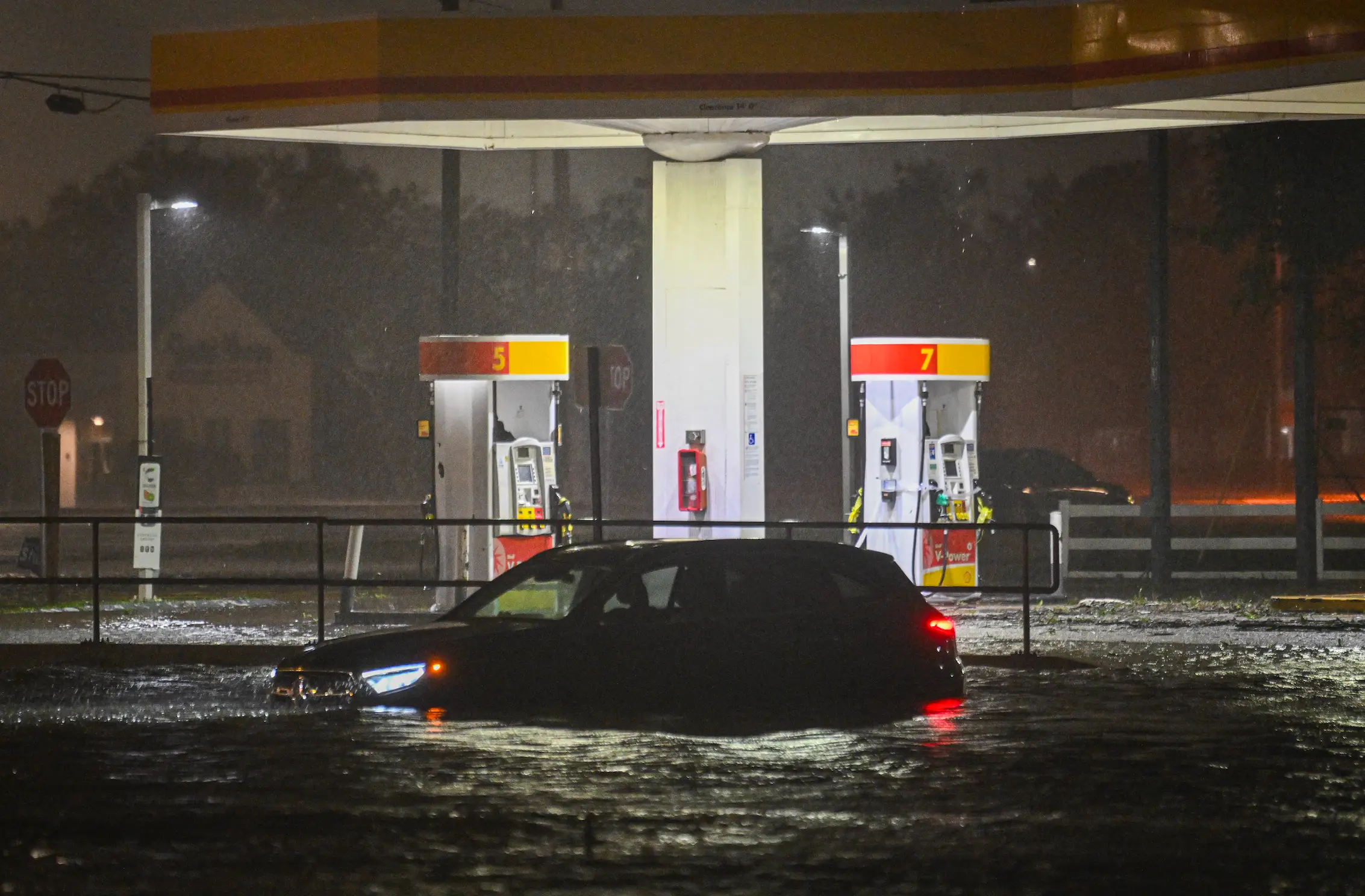 Residents were advised to evacuate (MIGUEL J. RODRIGUEZ CARRILLO/AFP via Getty Images)