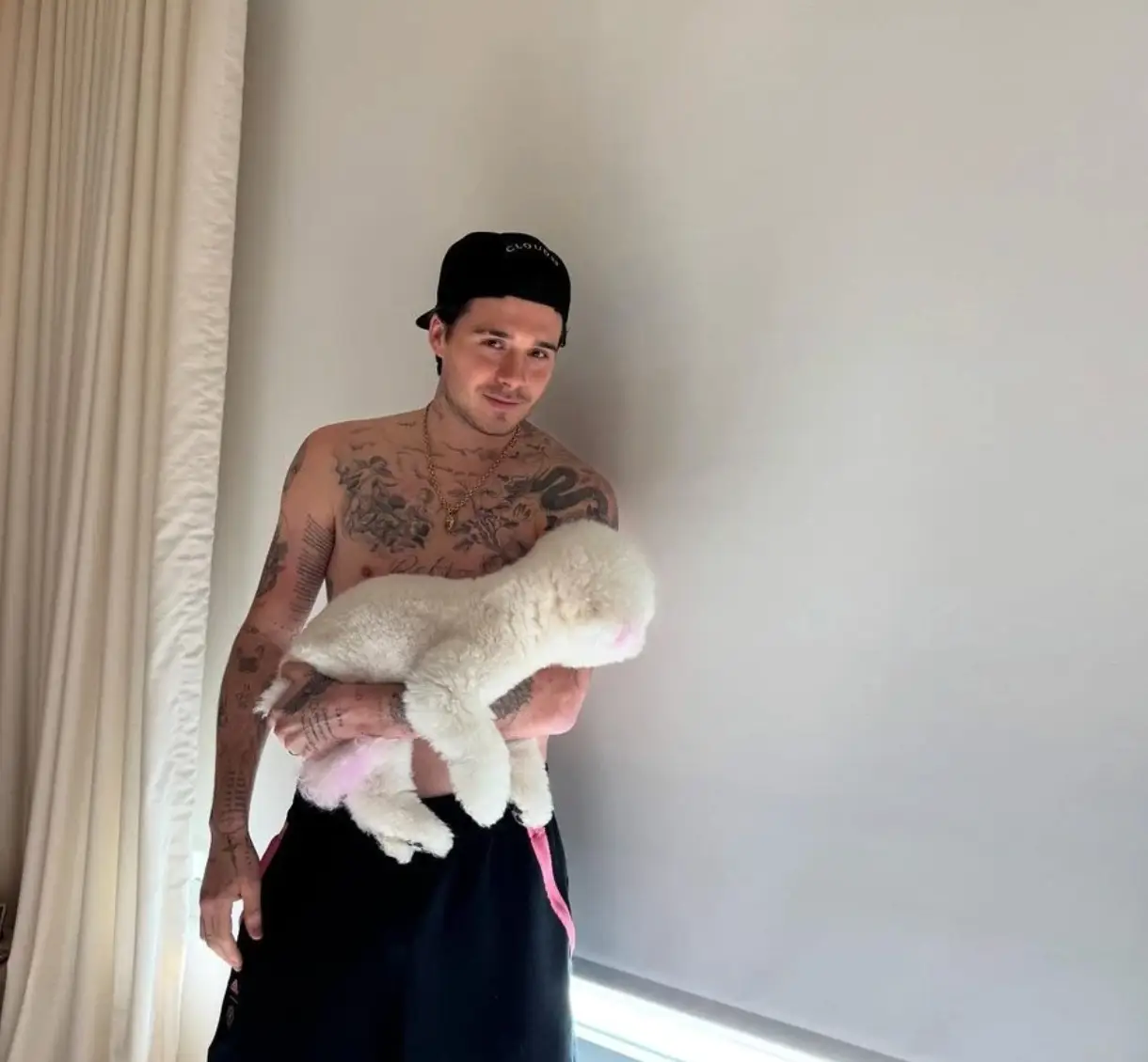 Some fans accused Brooklyn of covering up his tattoo tribute to mum Victoria (Instagram/brooklynbeckham)