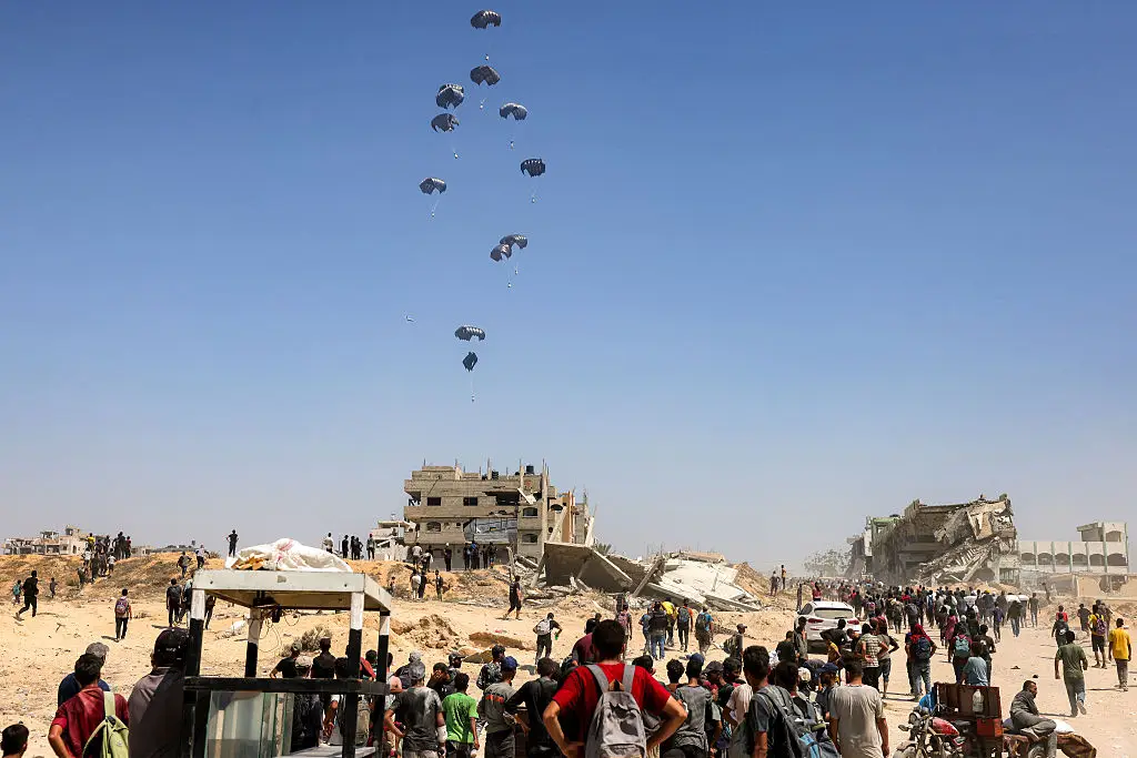 Aid workers have explained how airdrops to Gaza can actually be dangerous (BASHAR TALEB / Getty Images)