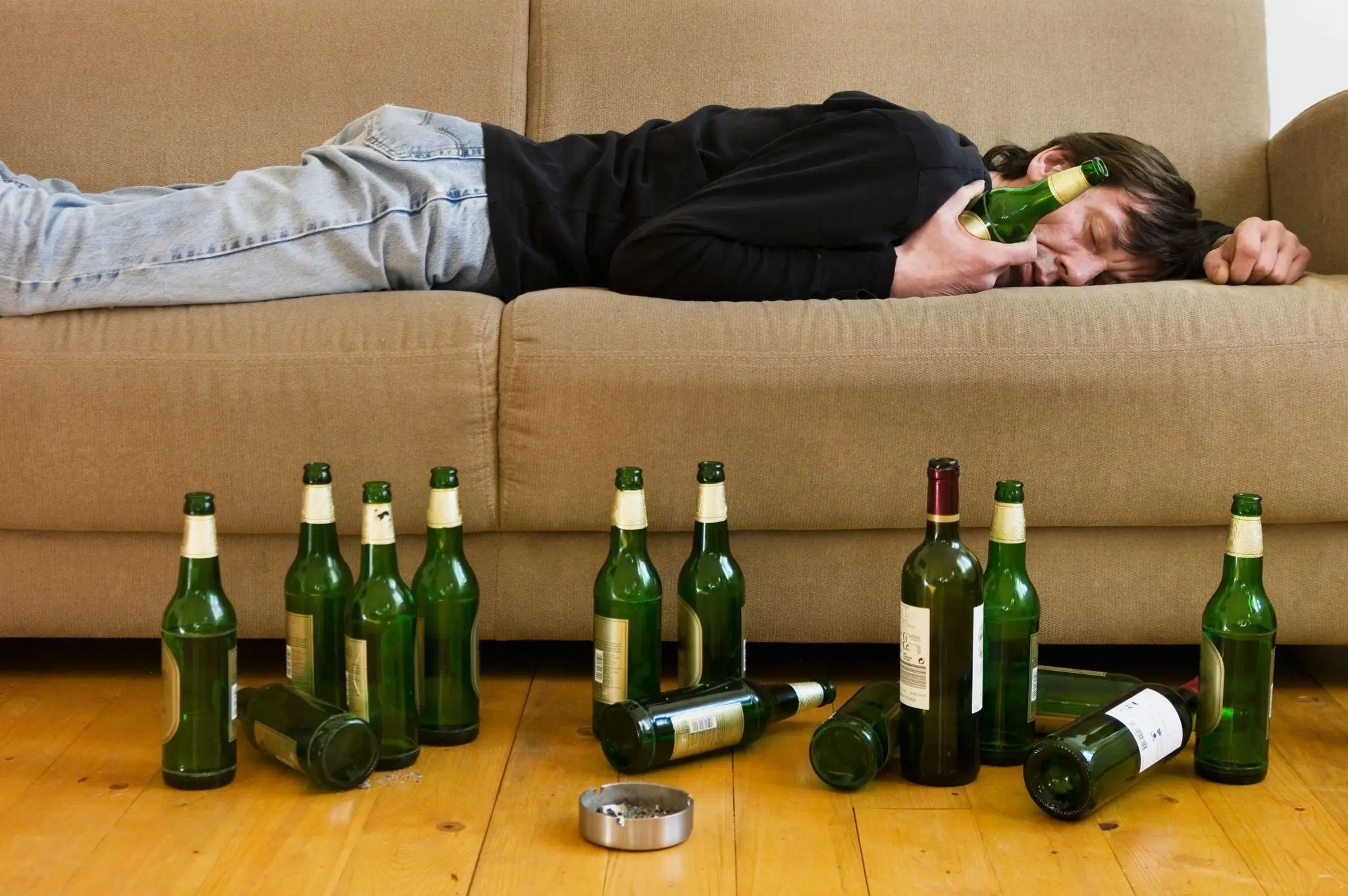 Too much alcohol can make it hard for your body to detox without help (Getty Stock Image)
