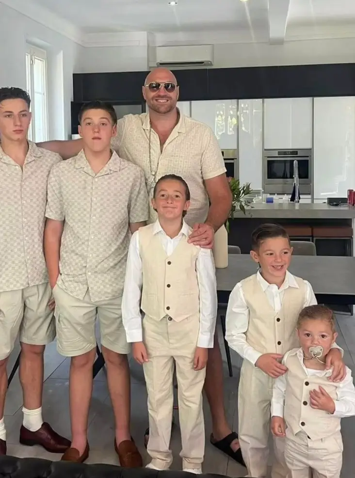 The father-of-seven revealed the surprising reason that all four of his sons have the same first name (Instagram/@parisfury1)