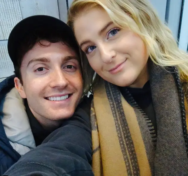 Meghan has happily admitted that she and Daryl hold hands on the toilet together.