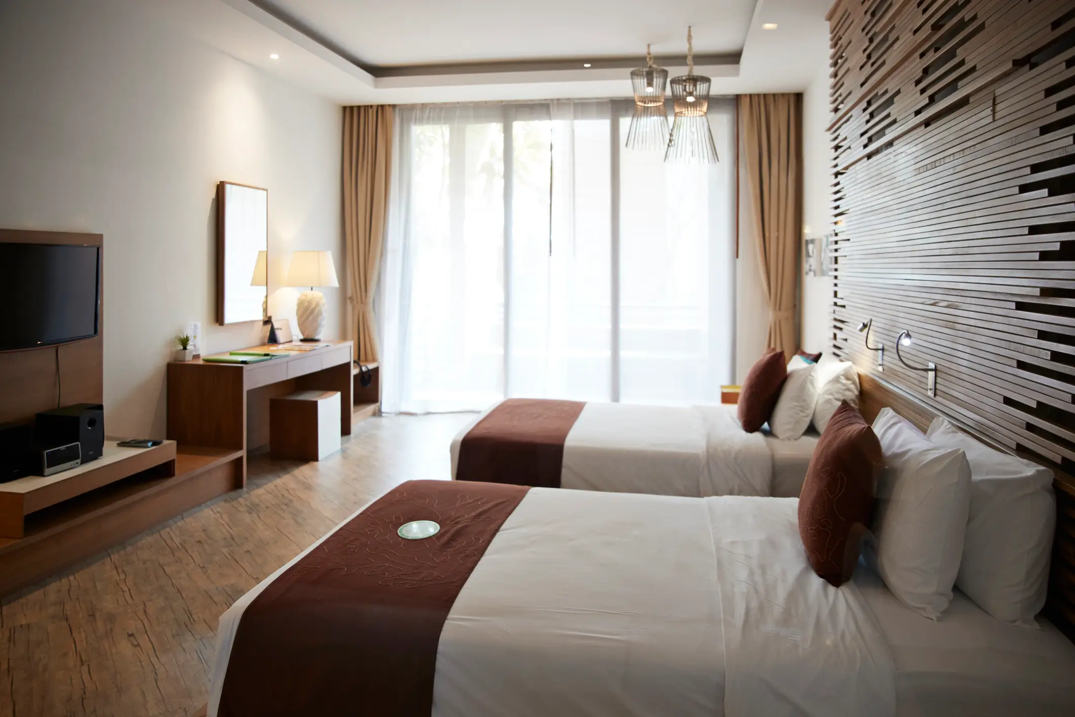 One woman made a terrifying discovery under her hotel room bed (Klaus Vedfelt / Getty Images)