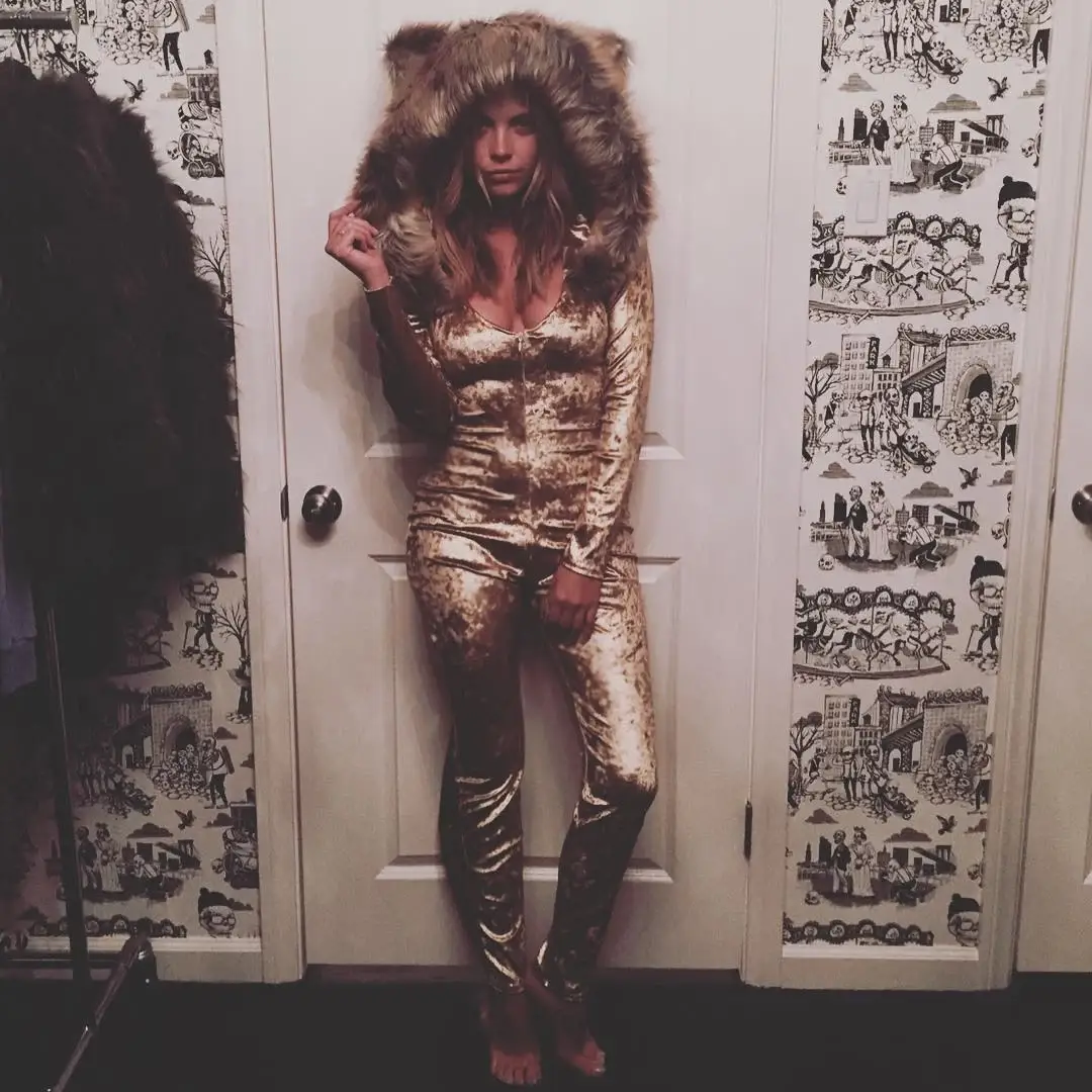 Yeah, maybe not the best idea (Instagram / ashleybenson)