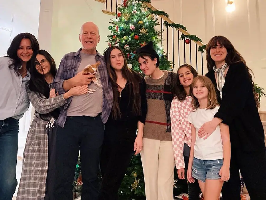 The actor's daughters have been rallying together since the actor's diagnosis (Instagram/@buuski)