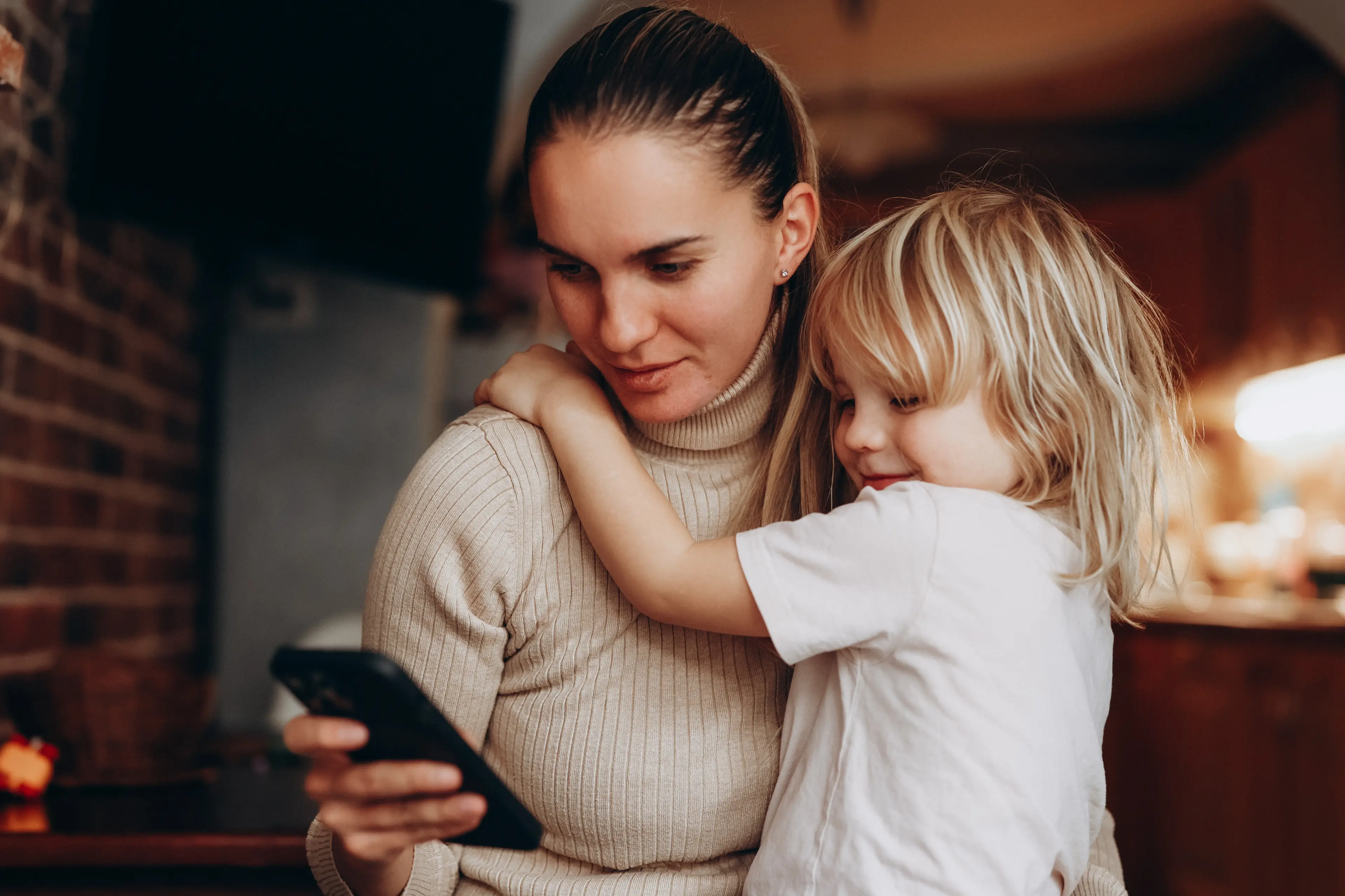 You may not want to make 'phubbing' a habit when you're with your kids (Vera Livchak/Getty Images)