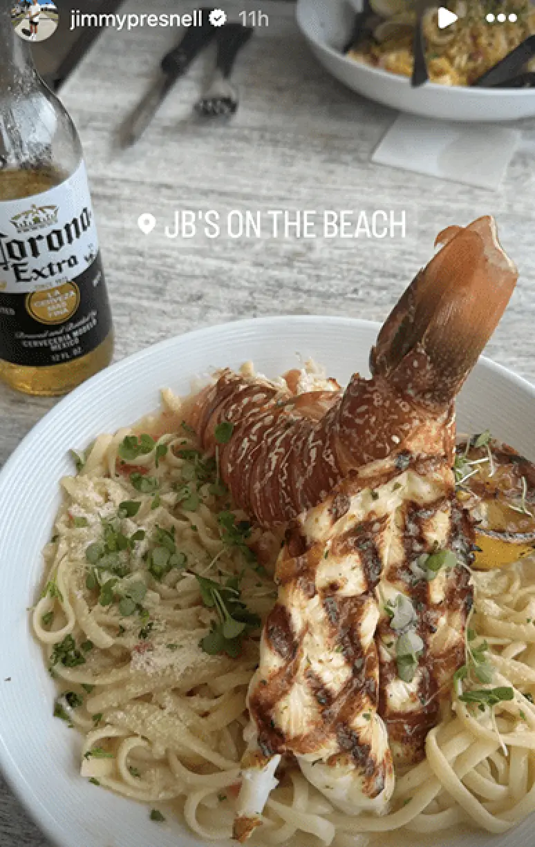 Fans reckon the pair are dating again.