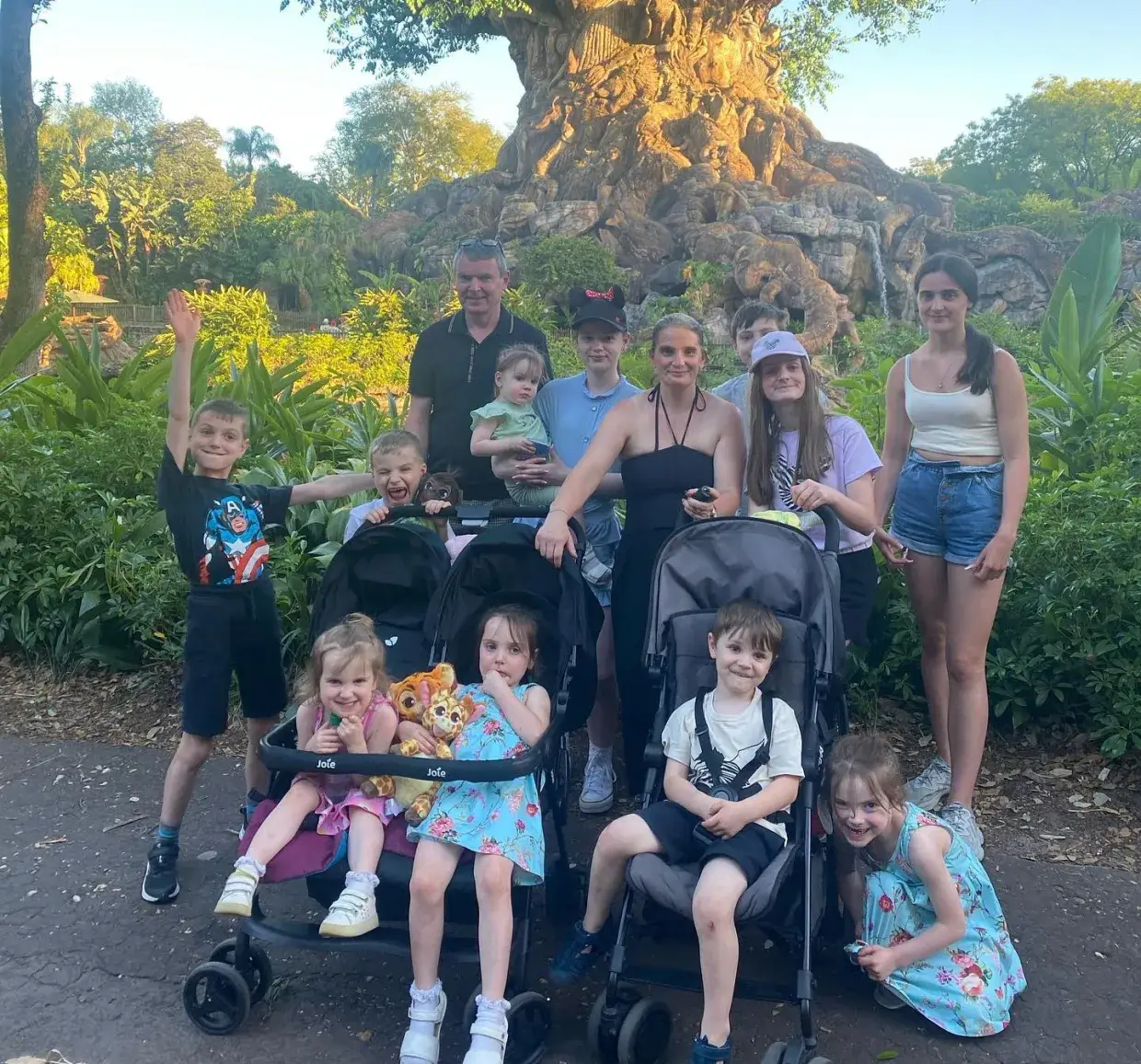 Sue and Noel with some of their kids in Disneyworld. (Instagram/@theradfordfamily)