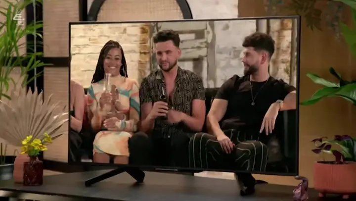 The experts noticed Jordan swooping in during Duka and Chanita's chat.