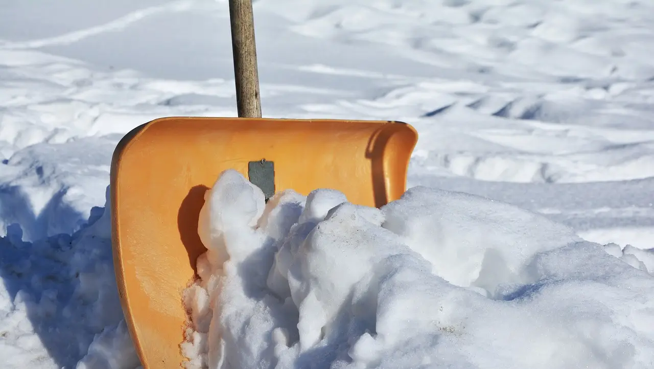 Is it a good idea to clear snow from your driveway?