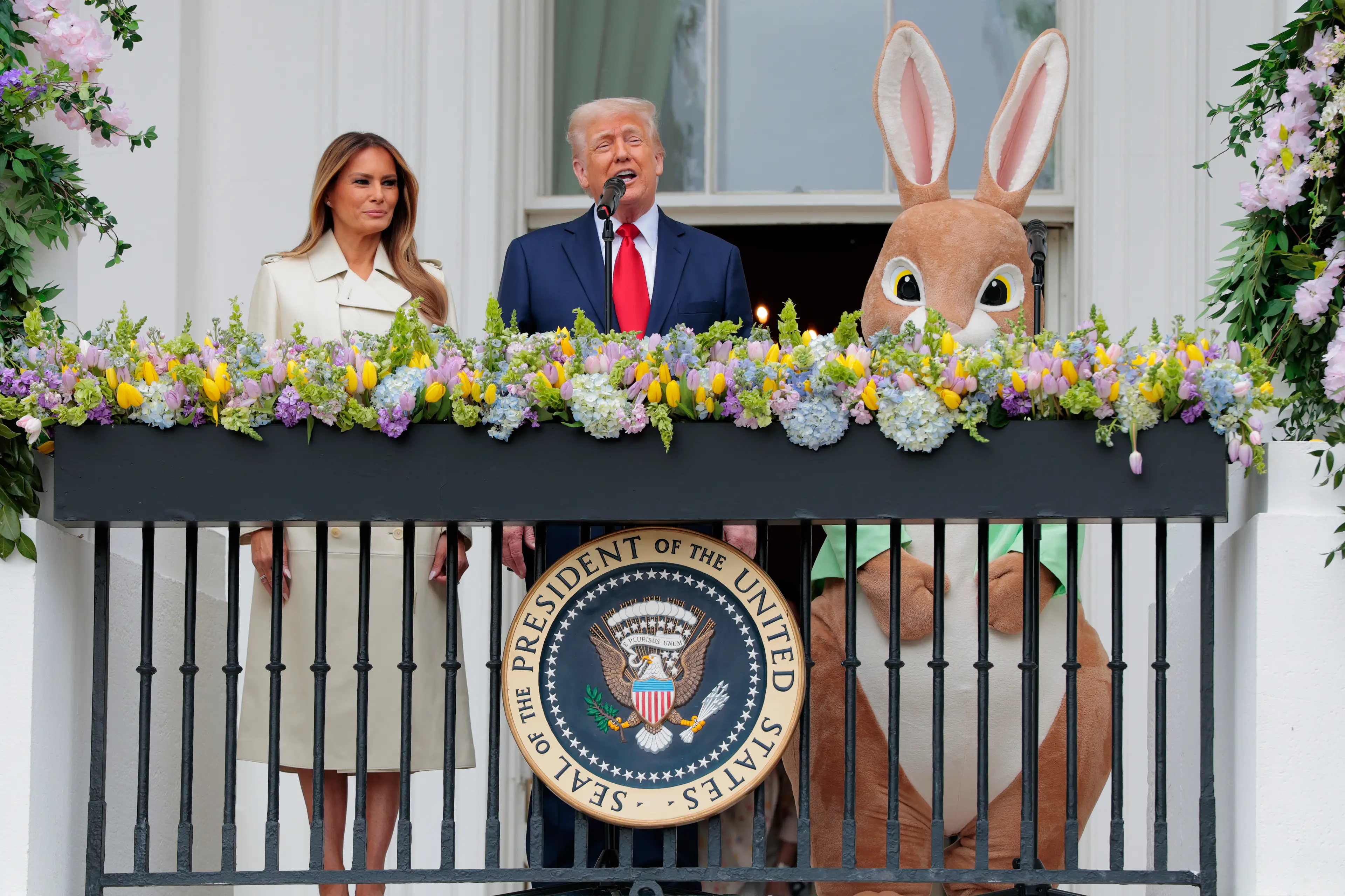 Trump addressed the death of Pope Francis accompanied by the Easter Bunny (Anna Moneymaker/Getty Images)