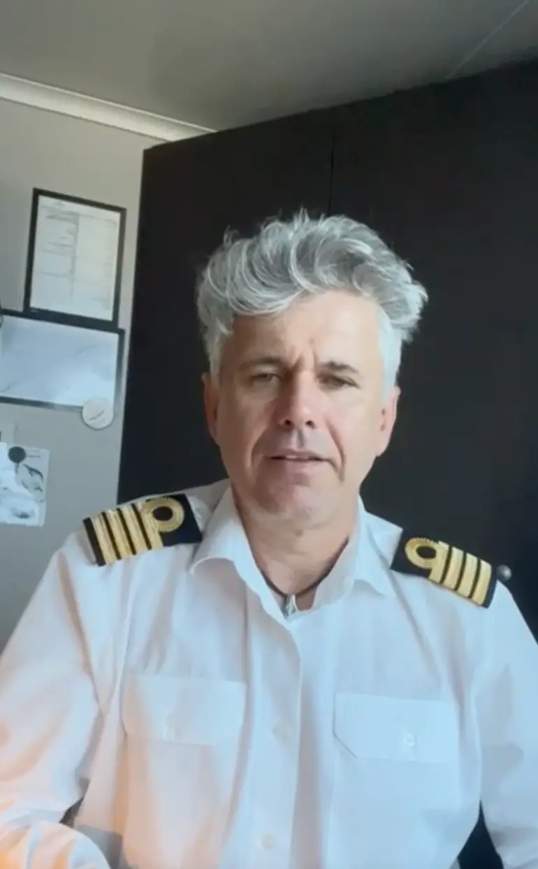 Captain Jan Dobrogowski thanked guests and crew in an emotional message (Oceanwide Expedition)