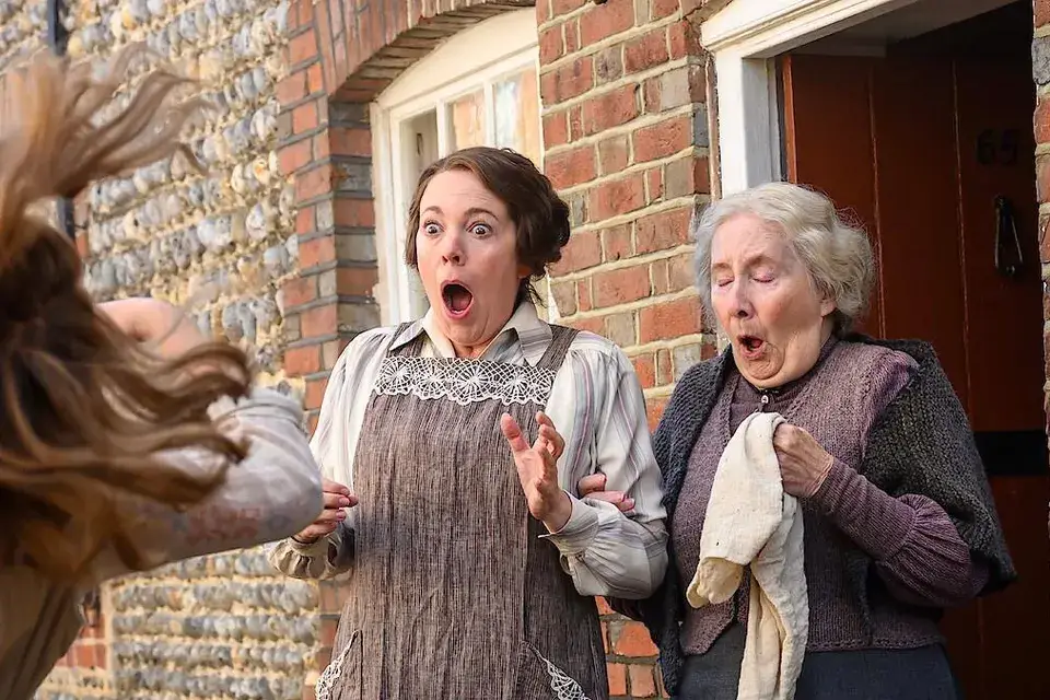 Olivia Colman and Jessie Buckley star. (StudioCanal)