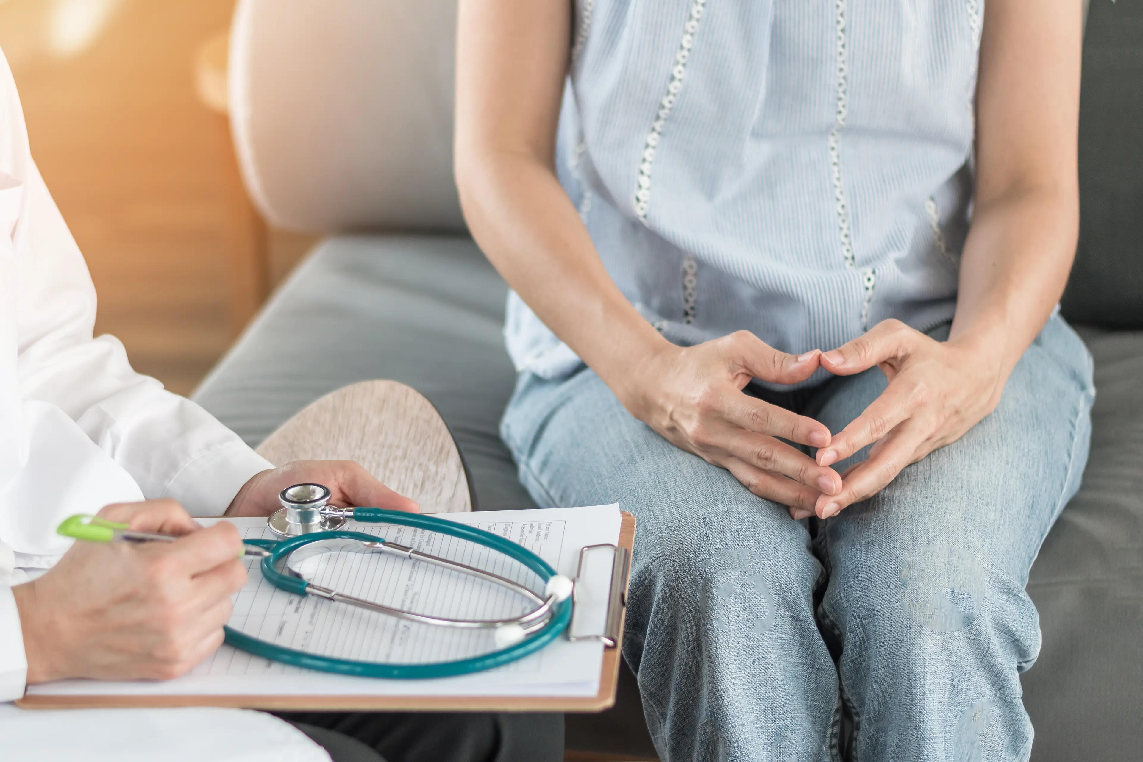 A women's health GP has issued a reminder on how crucial it is to know the signs of ovarian cancer (Getty Stock Image)