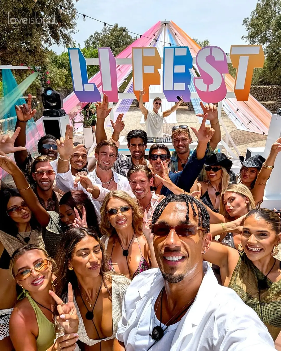 LI Fest went off in the villa (@joelcorry on Instagram)