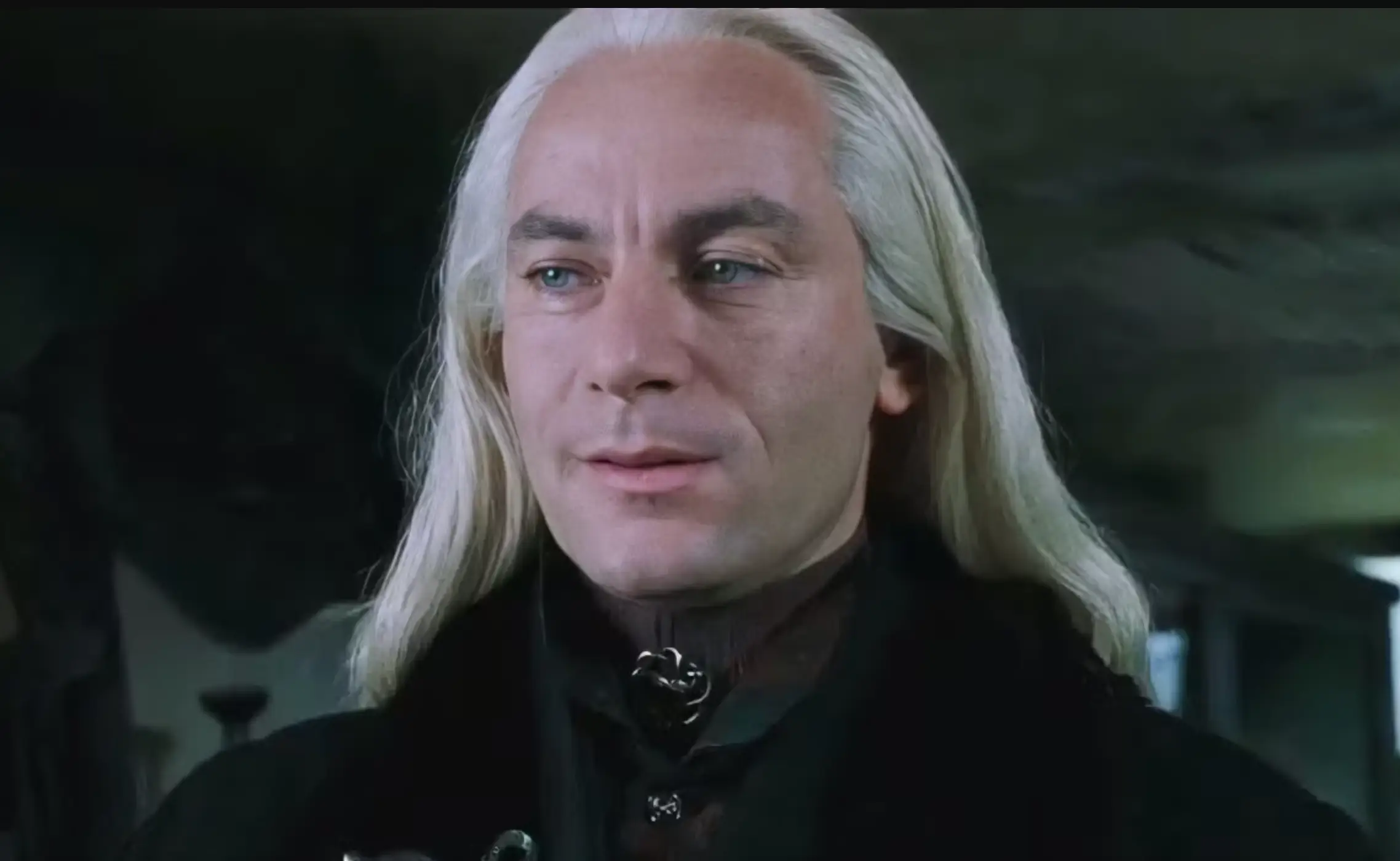 Isaacs previously played another famous dad... (Warner Bros.)