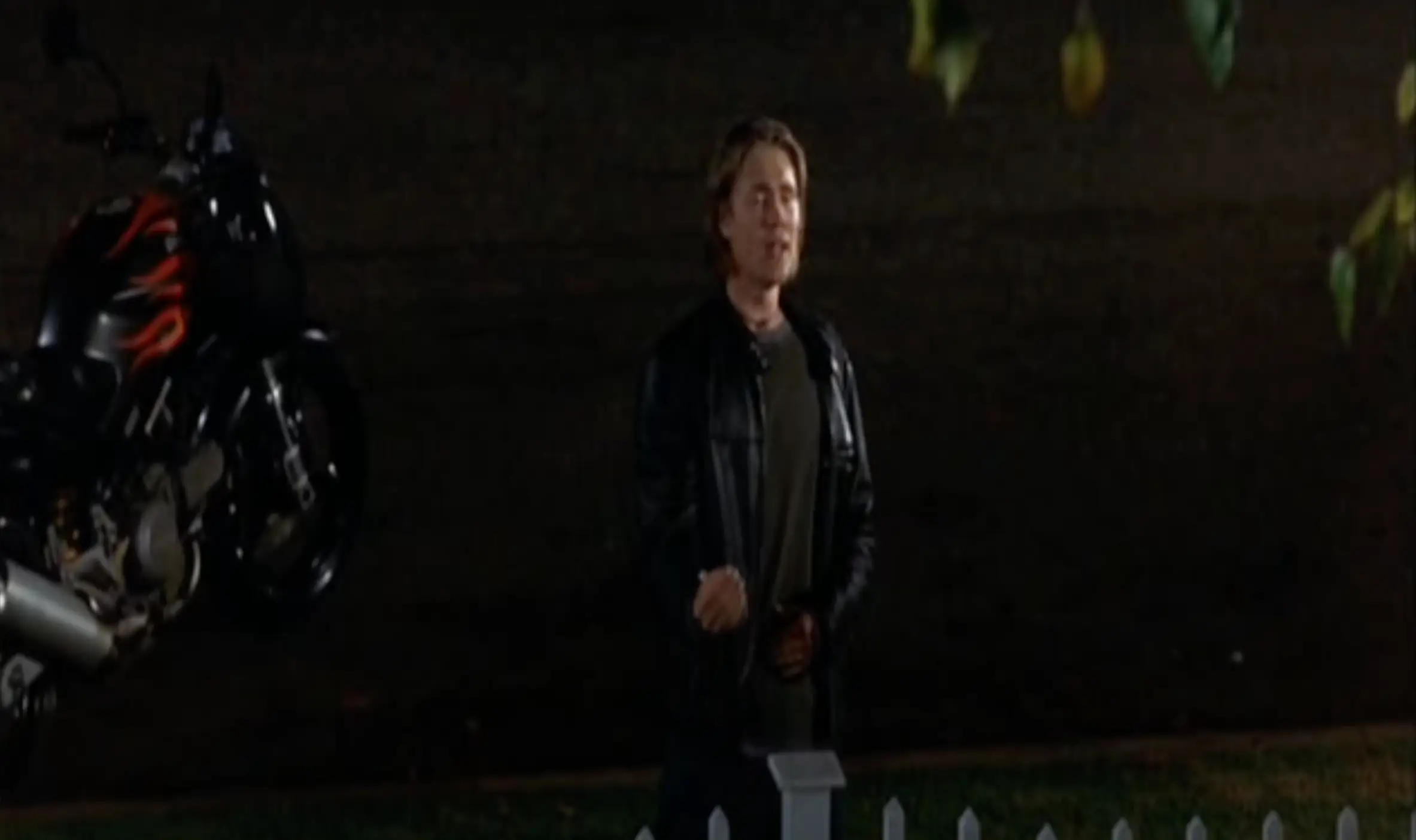 Chad Michael Murray sings 'Baby One More Time'.