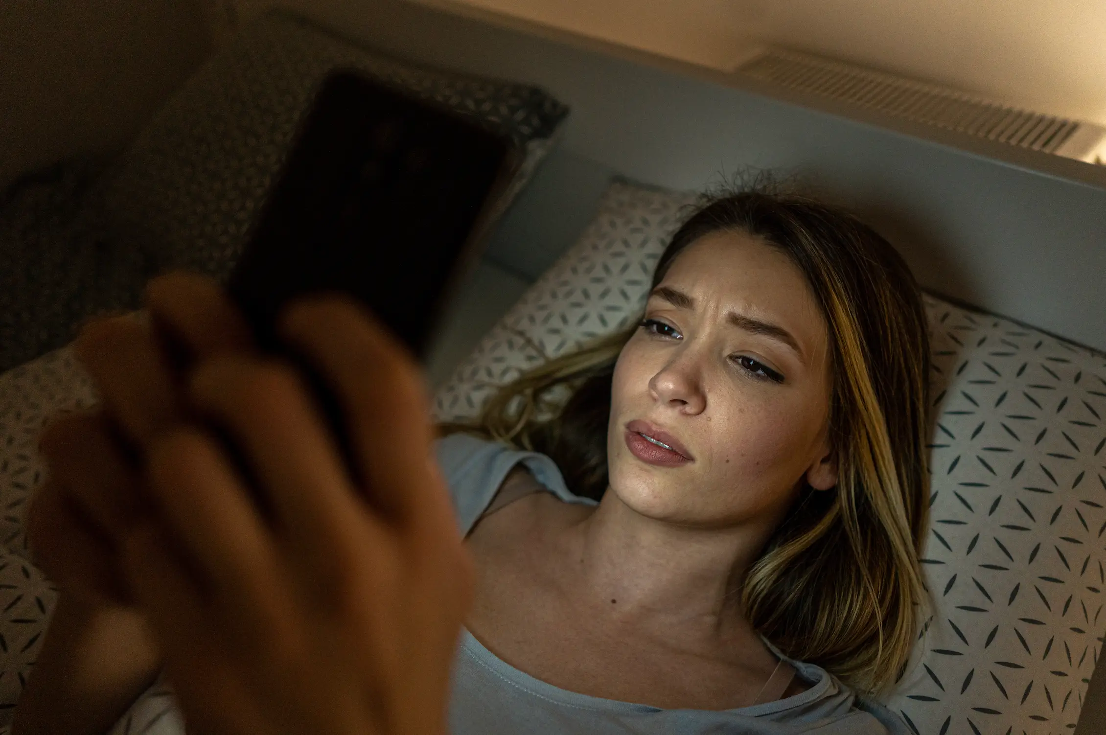 Unlike in situationships, there's no expectations or disappointment in fake dating (Getty Stock Images)