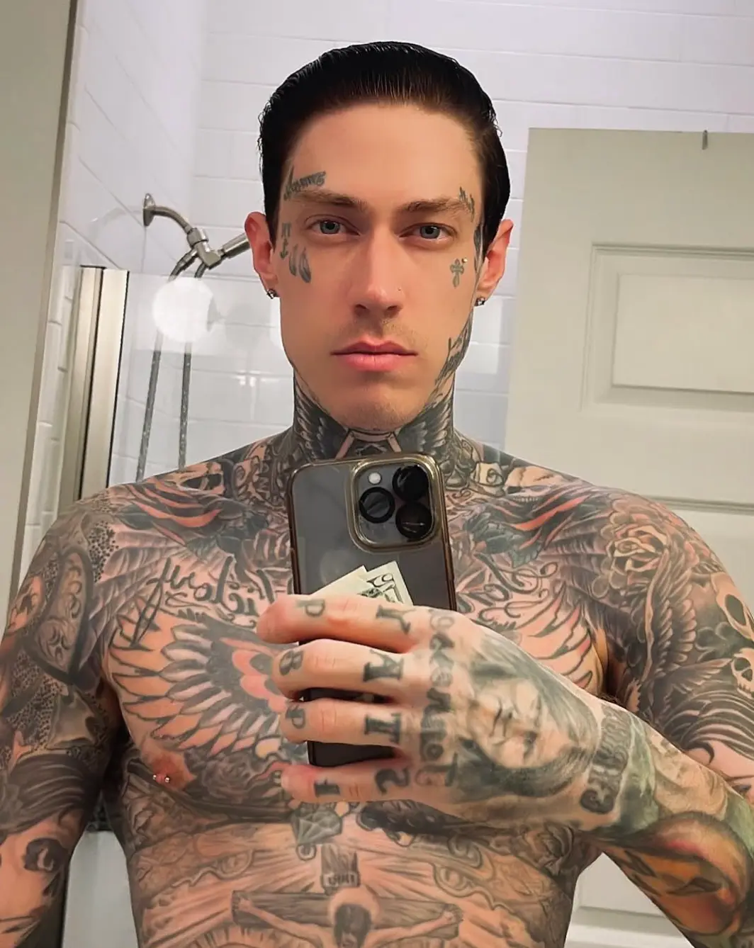 Trace Cyrus, one of Billy's five children, took to Instagram to plead with his dad to get 'help' (Instagram/tracecyrus)